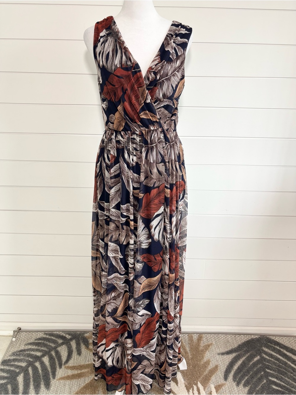 KATE and LILY Floral Sleeveless V-Neck Maxi Dress in Rust Leaf Print size 4‎